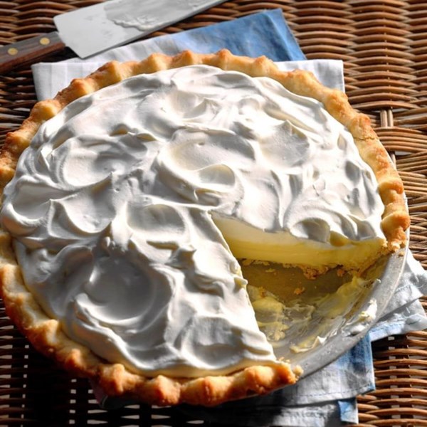 Sour cream-lemon pie