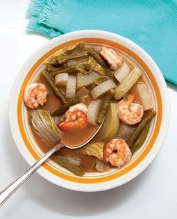 Sour curry soup with shrimp
