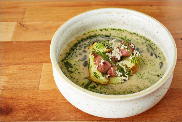 Sour rye soup with kielbasa, potatoes and dill oil [Kuba Winkowski]