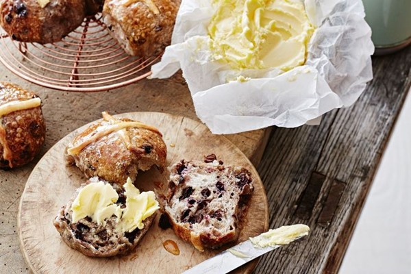 Sourdough hot cross buns