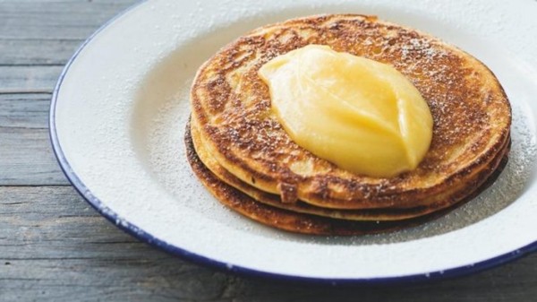Sourdough pancakes with lemon curd