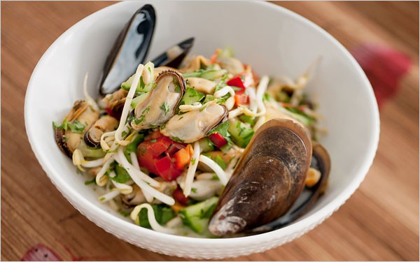 Southeast Asian mussel salad