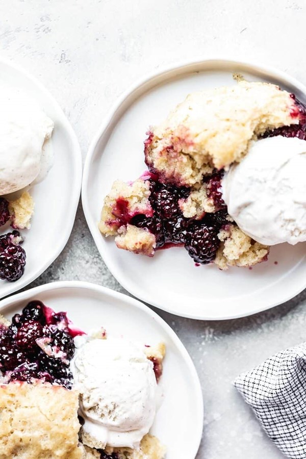 Southern easy blackberry cobbler [Crock Pot]