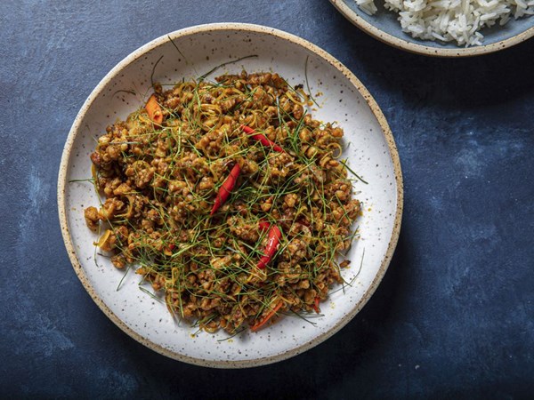 Southern Thai dry curry with minced chicken (Khua kling gai)