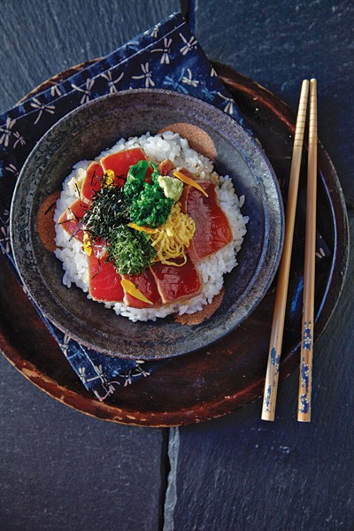 Soy-marinated tuna (Maguro no zuke donburi) 