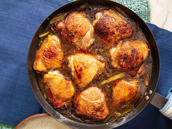 Soy sauce-braised chicken thighs