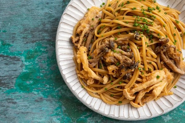 Soy sauce butter linguine with crispy shimeji