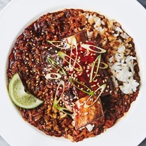 Soy sauce-marinated short ribs with ginger