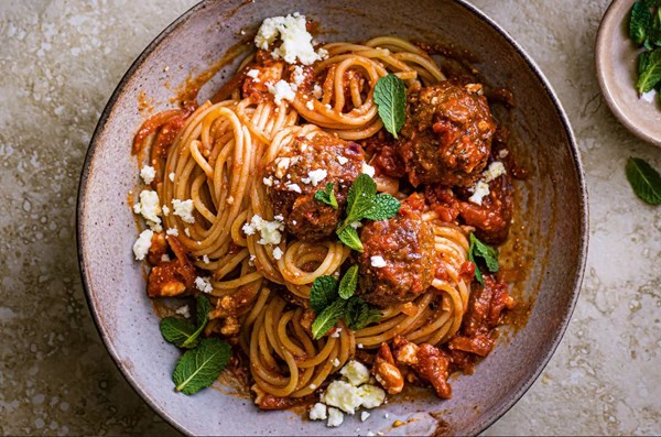Spaghetti & meatballs in harissa tomato sauce