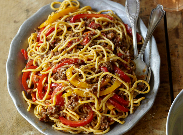 Spaghetti alla chitarra with lamb and sweet pepper ragu (Ragù d'agnello e peperoni)