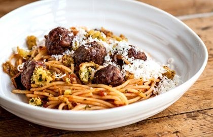 Spaghetti and meatballs with mini garlic bites