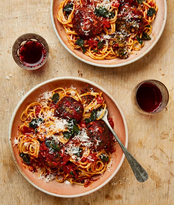 Spaghetti and (not) meatballs with fried oregano