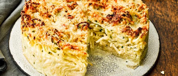Spaghetti and three-cheese pie