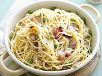 Spaghetti carbonara with peas