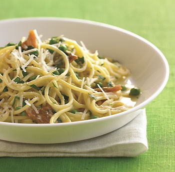 Spaghetti carbonara with pork belly and fresh peas