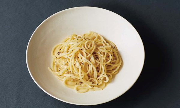 Spaghetti four ways: Cheese and pepper (Cacio e pepe)