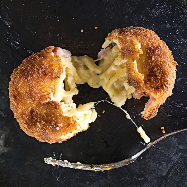 Spaghetti fritters with ham and smoked mozzarella (Frittatine di pasta)