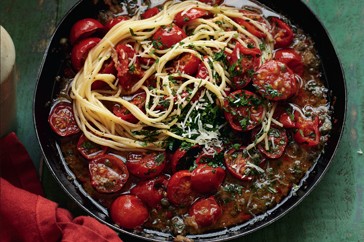 Spaghetti in cherry tomato sauce