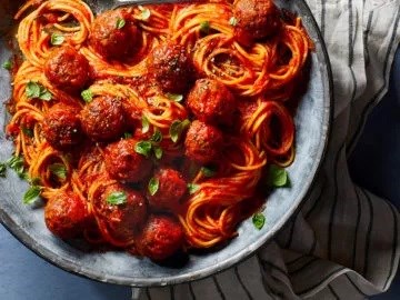 Spaghetti marinara with lentil balls