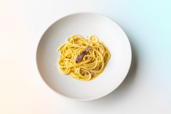 Spaghetti mit Butter und Sardellen
