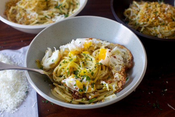 Spaghetti pangrattato with crispy eggs