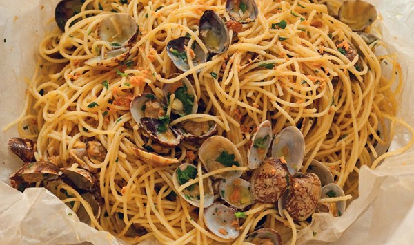 Spaghetti parcel with clams and bottarga (Spaghetti al cartoccio con vongole e bottarga)