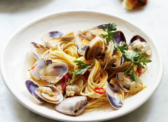 Spaghetti vongole and bottarga