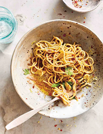 Spaghetti with anchovy and lemon