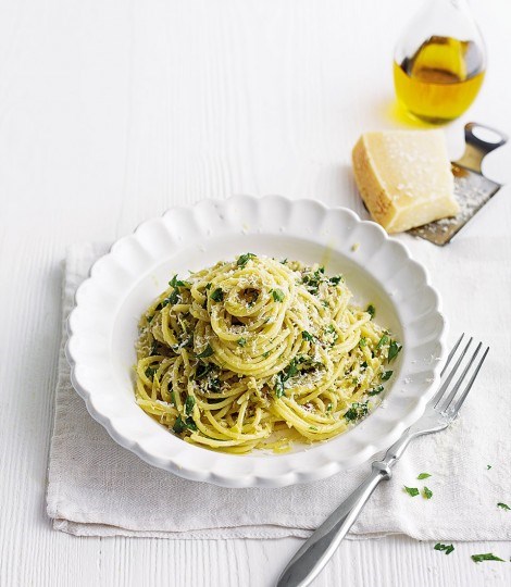 Spaghetti with artichoke sauce