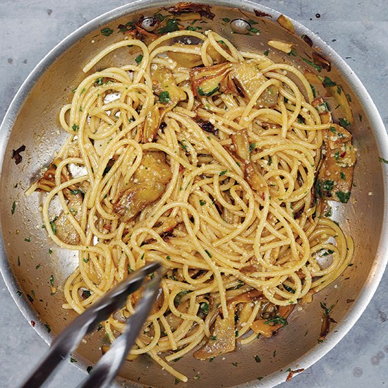 Spaghetti with artichokes