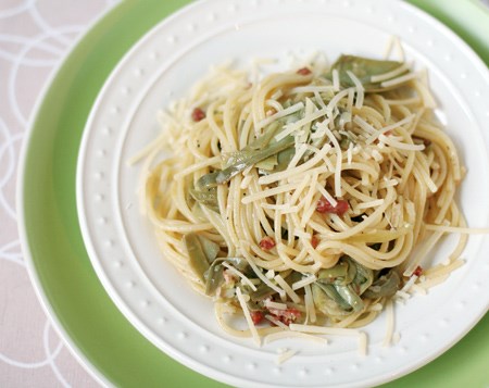 Spaghetti with artichokes and pancetta