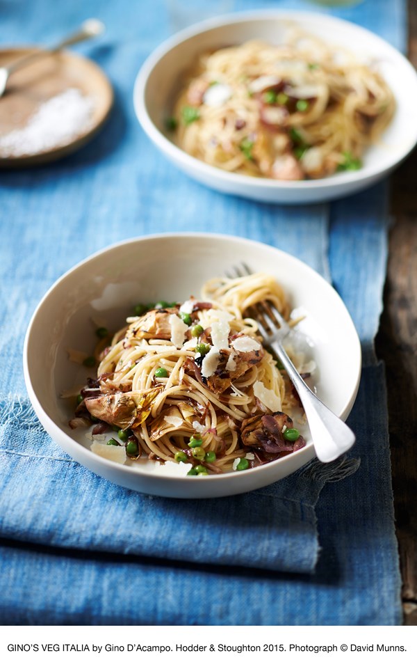 Spaghetti with artichokes, radicchio, peas and white wine (Spaghetti ai carciofi, radicchio, piselli e vino bianco)