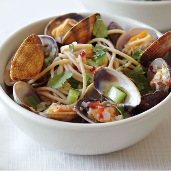 Spaghetti with Asian-flavored clams and zucchini