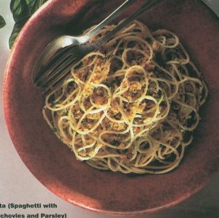 Spaghetti with breadcrumbs, anchovies and parsley (Pasta ammollicata)