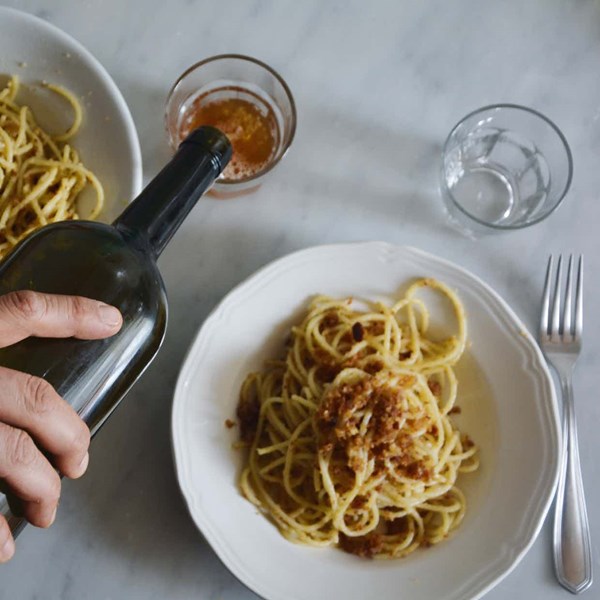 Spaghetti with breadcrumbs and anchovies