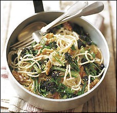 Spaghetti with broccoli, walnuts and ricotta cheese