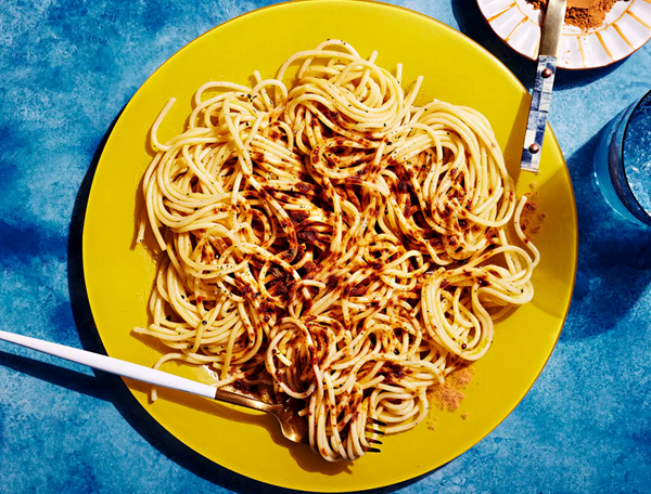 Spaghetti with butter and brewer's yeast