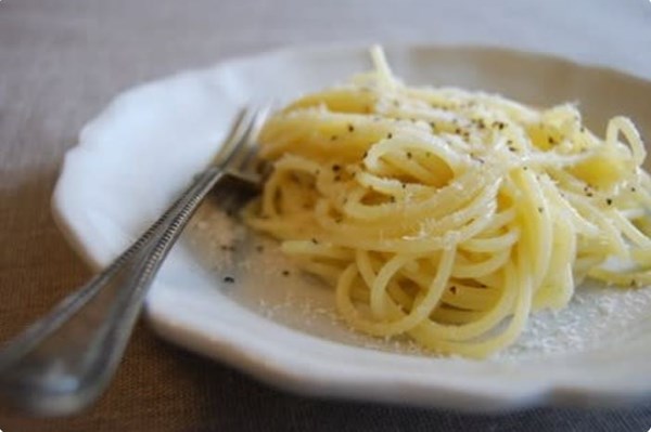 Spaghetti with butter and Parmesan