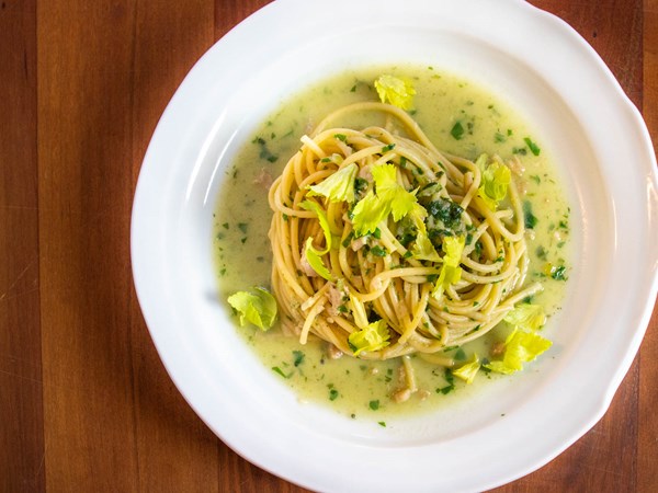 Spaghetti with canned-clam sauce