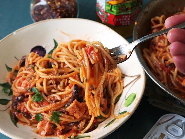 Spaghetti with capers, olives, and anchovies (Spaghetti puttanesca) recipe  | Eat Your Books