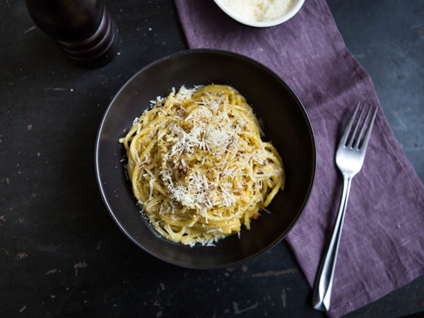 Spaghetti with carbonara sauce