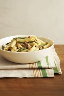 Spaghetti with cauliflower and pancetta (Spaghetti al cavolfiore e pancetta)