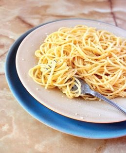 Spaghetti with cheese (Makaronia me tyri)