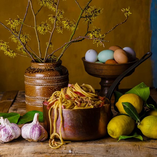 Spaghetti with chicken livers and lemon