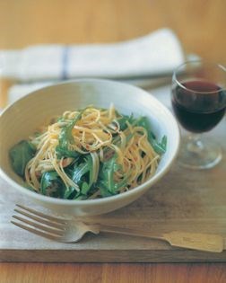 Spaghetti with chilli and rocket