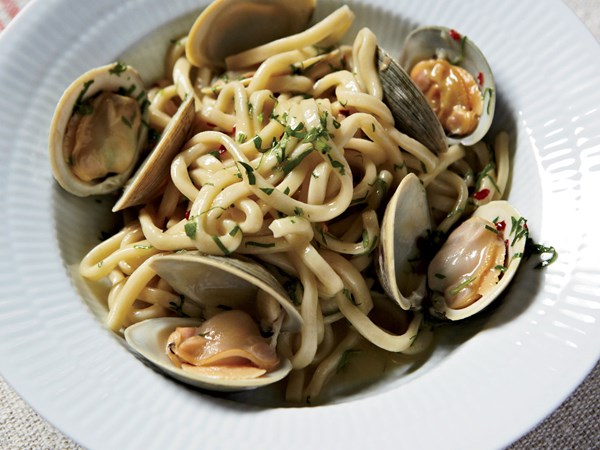 Spaghetti with clams and garlic