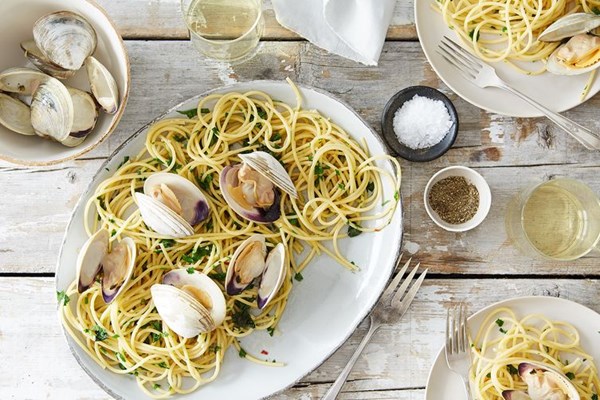 Spaghetti with clams, parsley, garlic, and lemon (x2)
