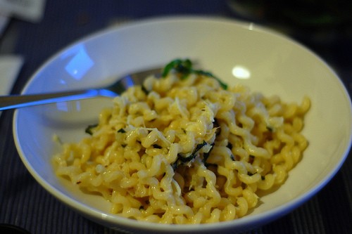 Spaghetti with crab, basil and lemon