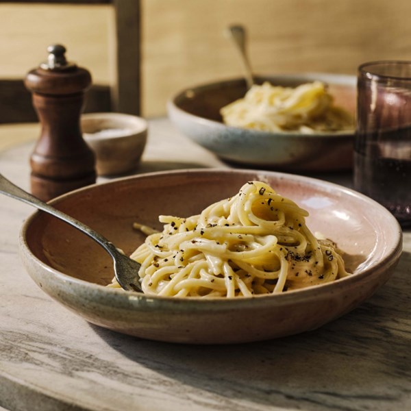 Spaghetti with creamy pecorino Romano & black pepper sauce (Spaghetti cacio e pepe)