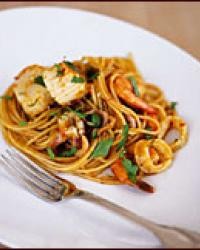 Spaghetti with curried seafood marinara